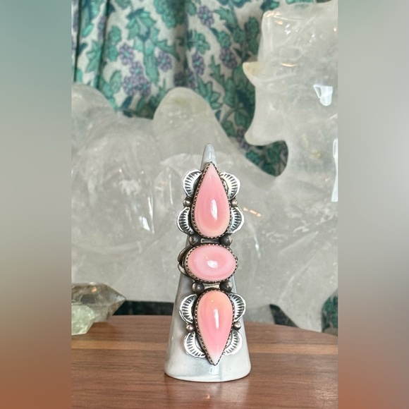 NWT Navajo Handmade Tia Long Pink Conch Ring - Picture 8 of 14